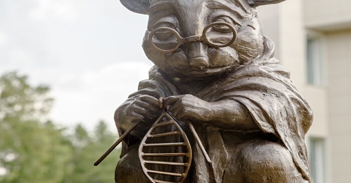  In Novosibirsk, there is a bronze statue depicting a mouse knitting a DNA double helix