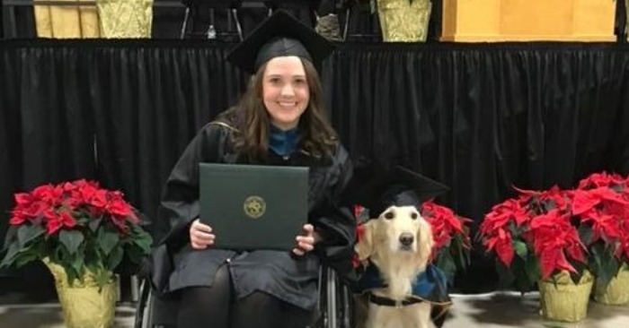  Eine besondere Ehre für eine besondere Bindung: Diensthund Griffin erhält am Tag der Abschlussfeier die Ehrendoktorwürde