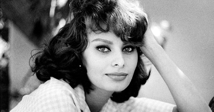  „Kaum gehen und Hände zittern“: Seltener Auftritt der 88-jährigen Sophia Loren wirft Fragen bei den Fans auf
