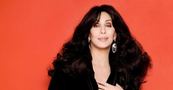  „Ihr Freund ist 40 Jahre jünger als sie!“: Fotojournalisten erwischten Cher mit ihren 76 Jahren mit ihrem neuen Freund